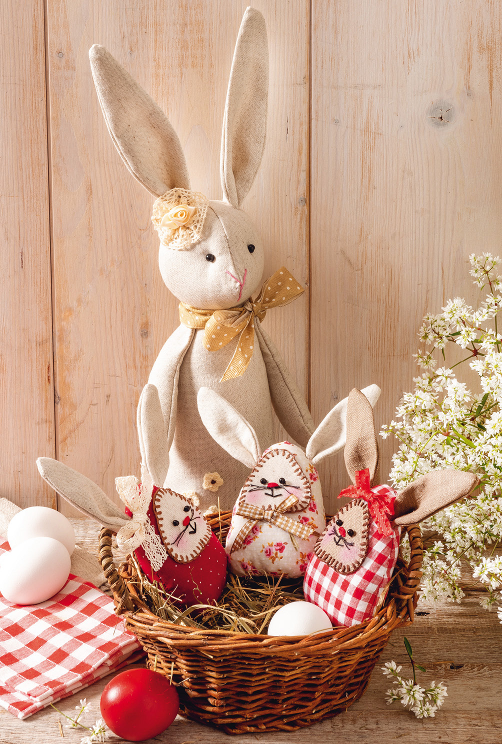 Modellansicht Bild 2: Genähte Hasenfamilie in Beige-Rot-Weiß