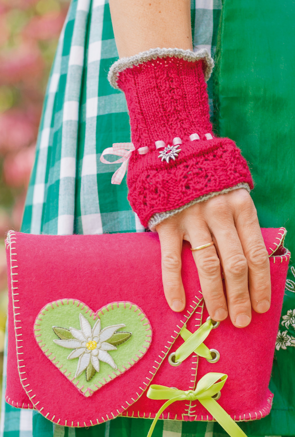 Modellansicht Bild 13: Genähte Tischdeko und gestrickte und gestickte Outfits fürs Oktoberfest