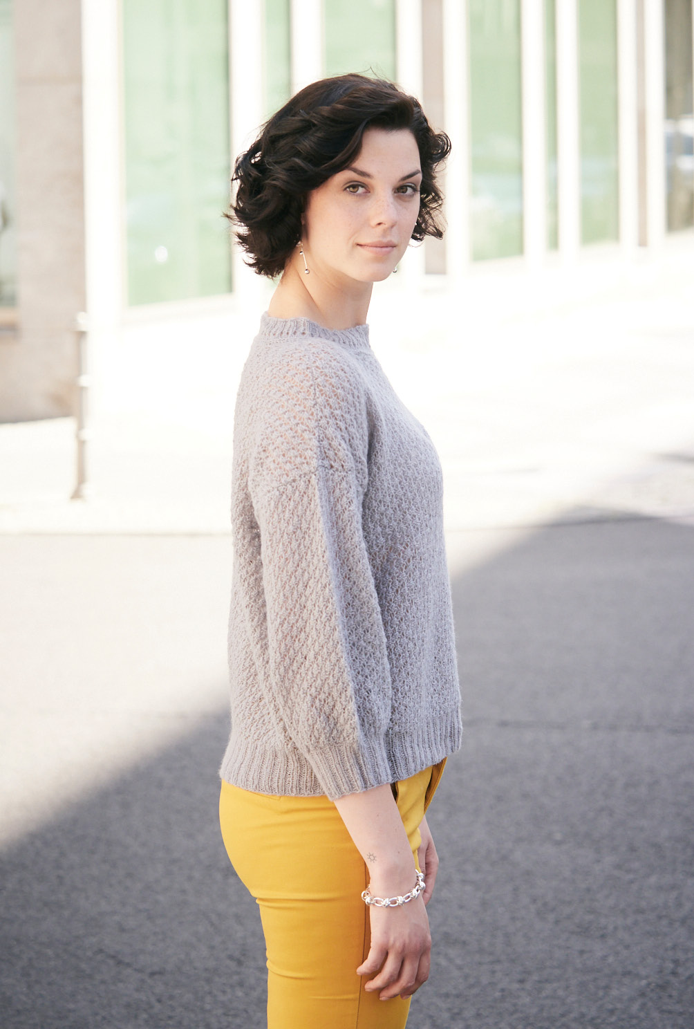 Modellansicht Bild 4: Pulli in Silber mit Persianermuster
