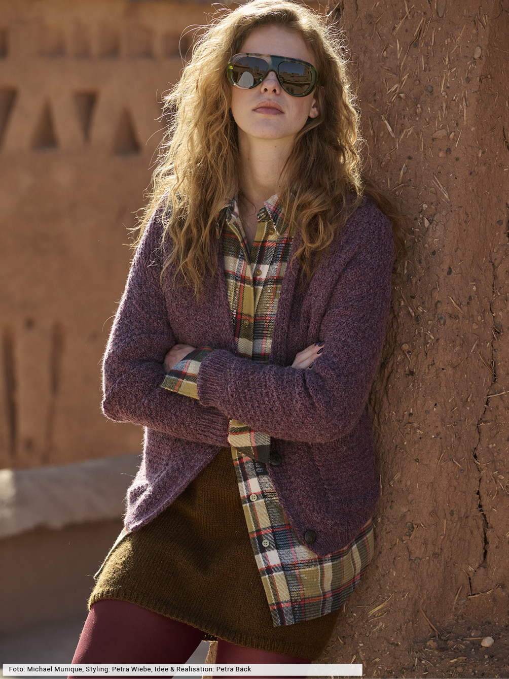 Modellansicht Bild 1: Cardigan mit Rock