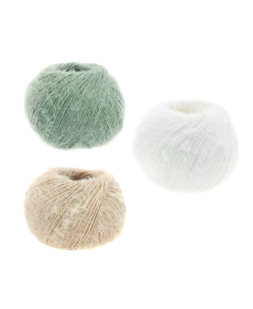 Drei Pastell-Wollknäuel: Grün, Weiß, Beige. Flauschig, perfekt für DIY und Handarbeit.