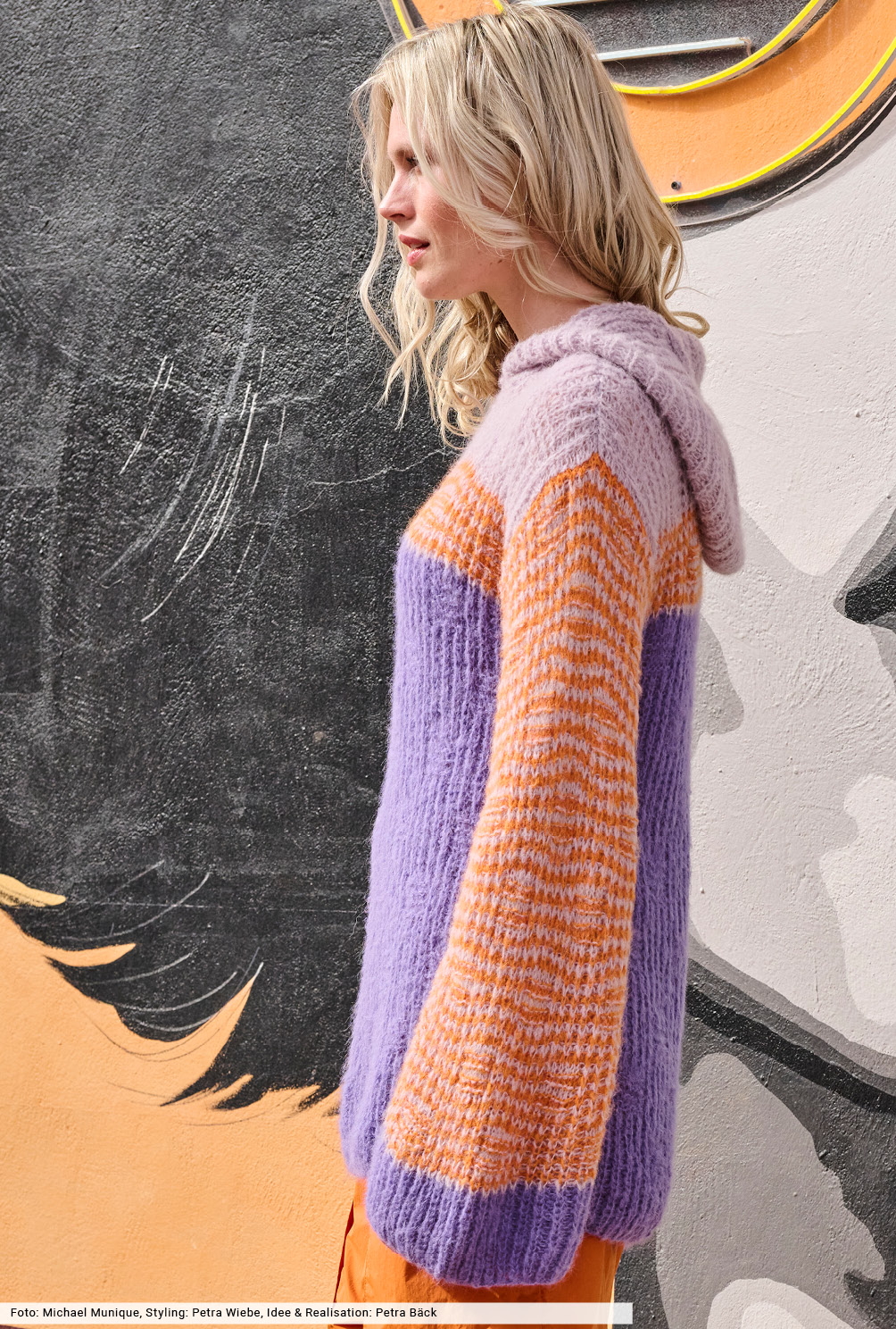 Modellansicht Bild 3: Longpulli mit Kapuze