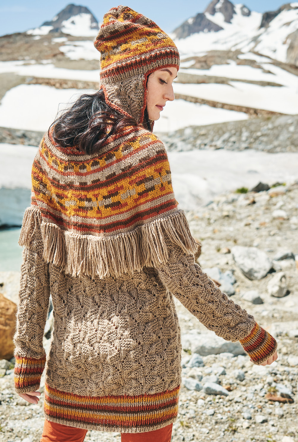 Modellansicht Bild 6: Markante Strukturen und bunte Streifen setzen Pulli und Mütze im Szene!