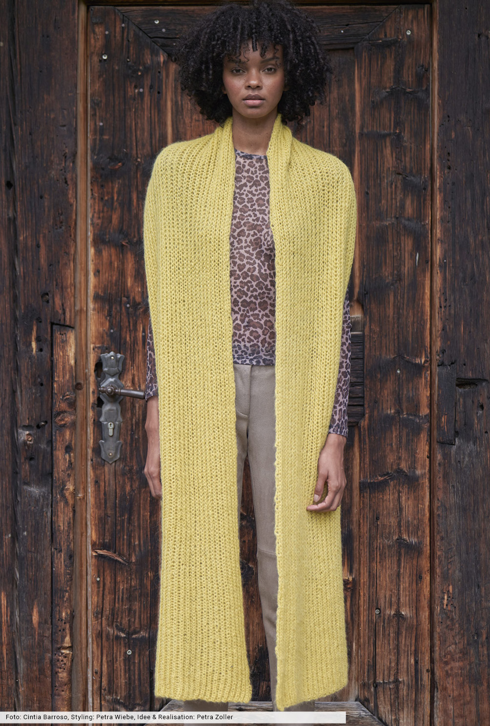 Modellansicht Bild 2: Schal im Rippenmuster