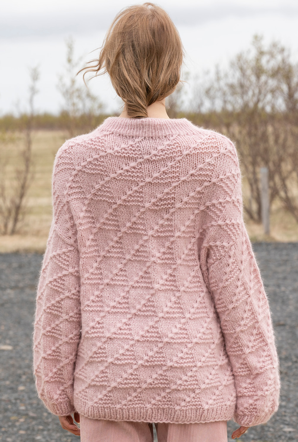 Modellansicht Bild 5: Pulli im Strukturmuster
