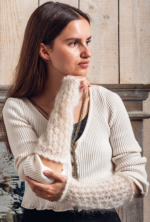 Modellansicht Bild 4: Mit Sternen bestickte Tischdecke, Sternenuntersetzer und -anhänger sowie Stulpen