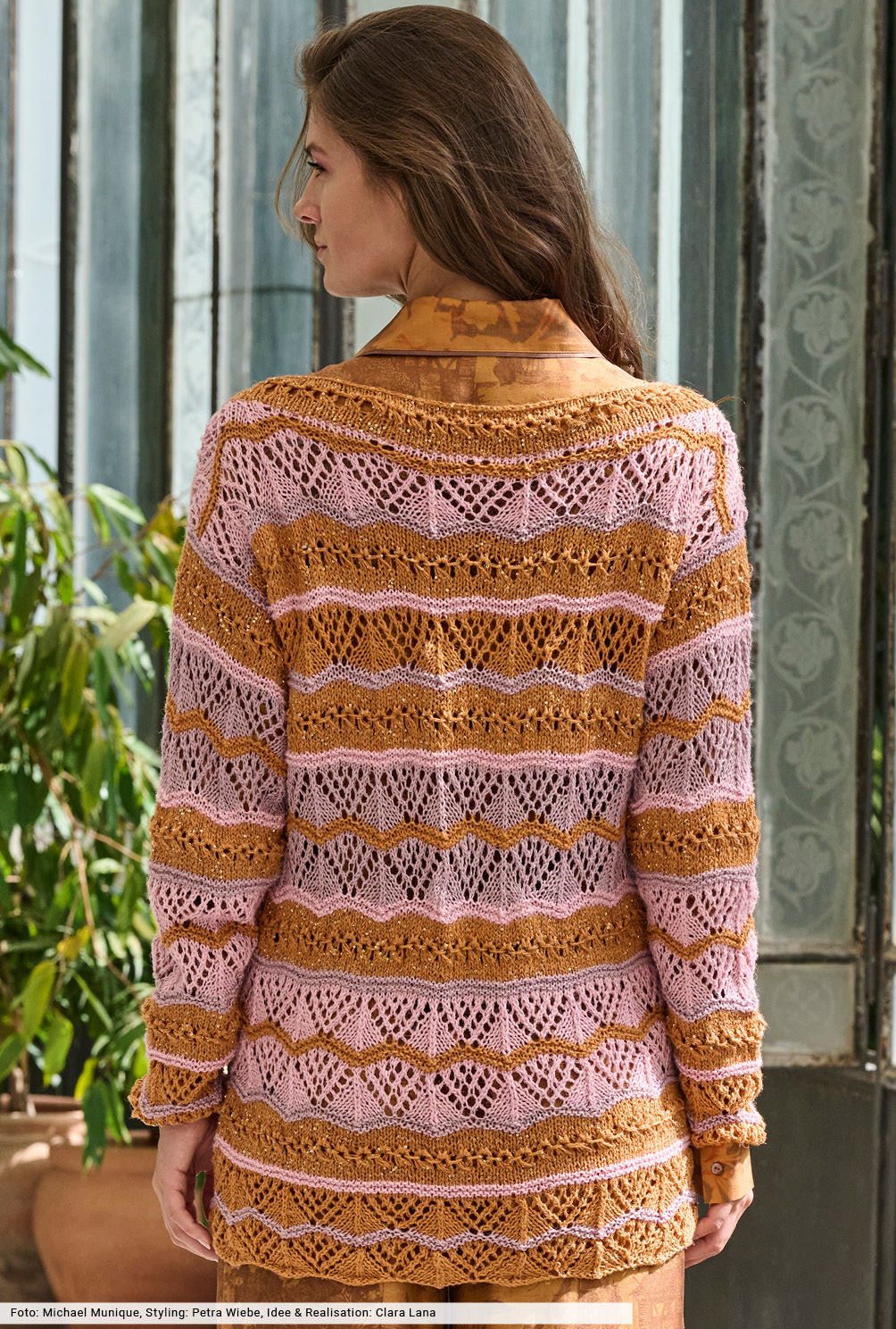 Modellansicht Bild 5: Longpulli im Streifemix