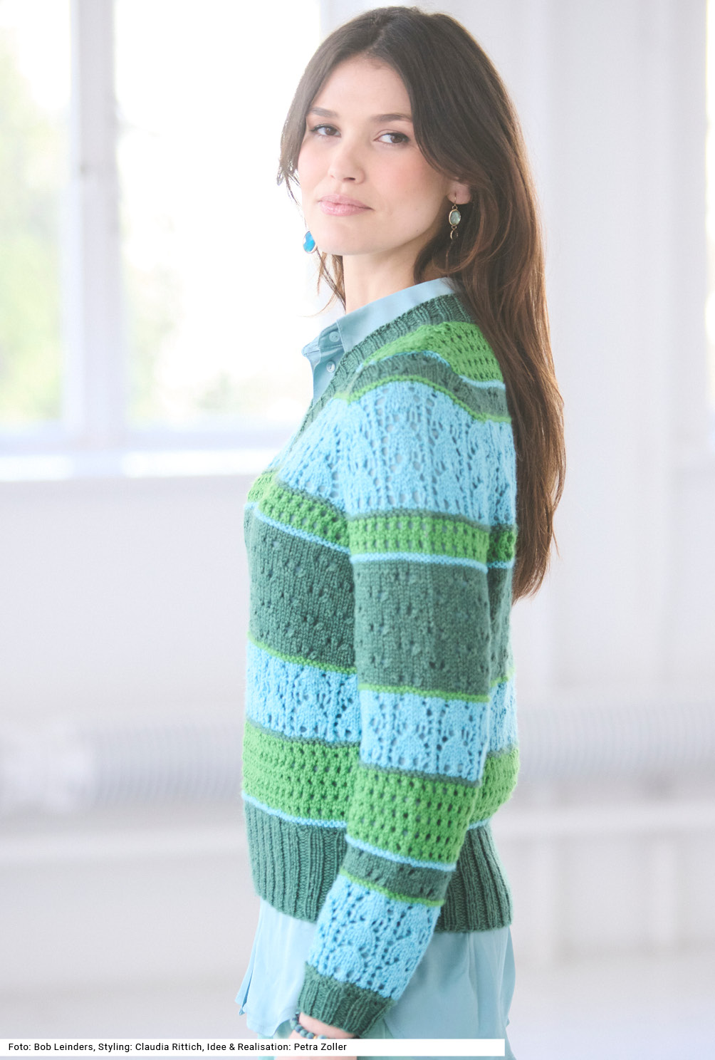 Modellansicht Bild 3: Mustermixpullover mit V-Ausschnitt