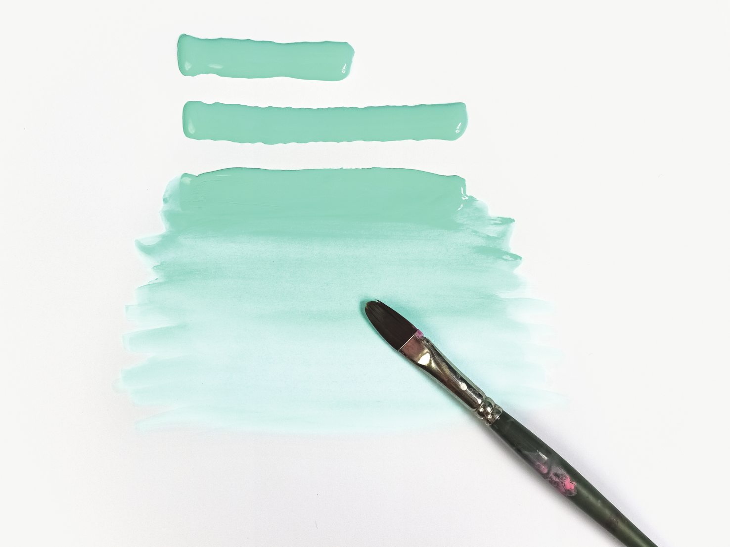 Türkisfarbene, handgemalte Streifen. Weicher, verlaufender Ton. DIY, kunstvoll, einzigartig.