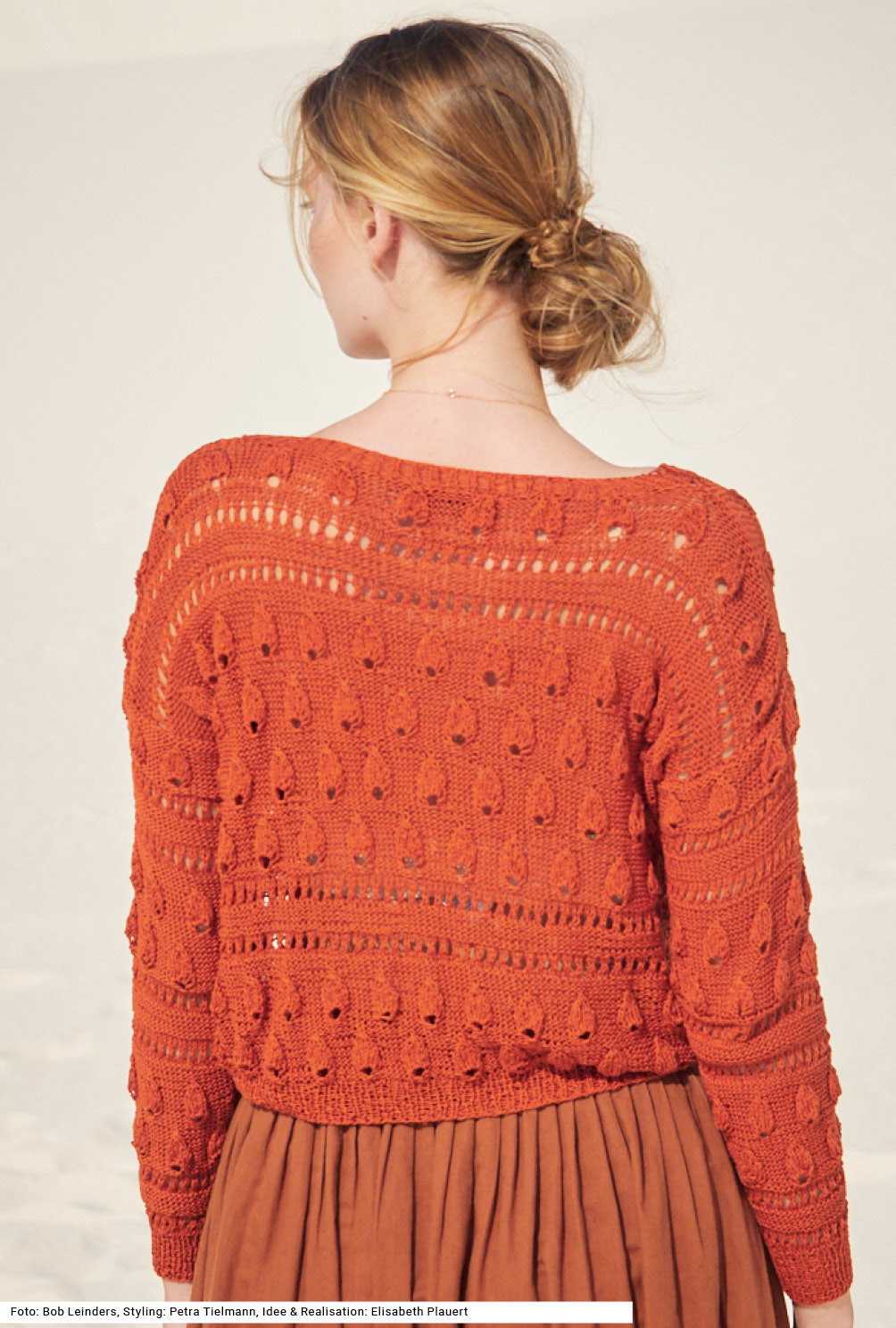 Pullover mit Blatt- und Lochmuster in Braun