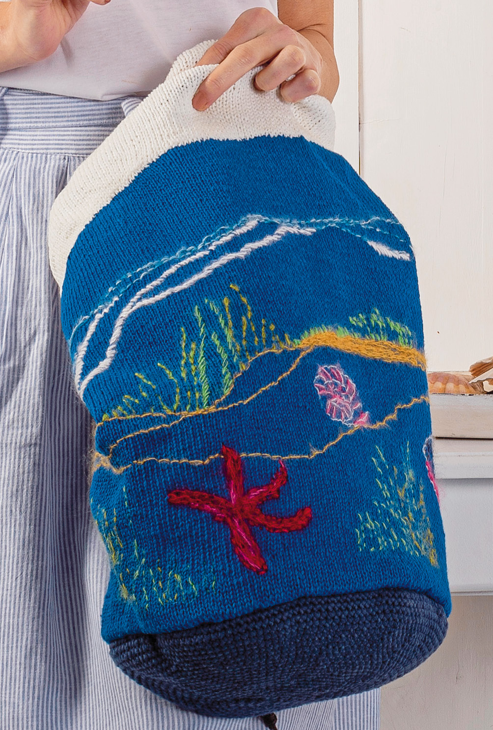 Modellansicht Bild 5: Stickbilder und Matchsack mit Meeresmotiven und Reiseerinnerungen