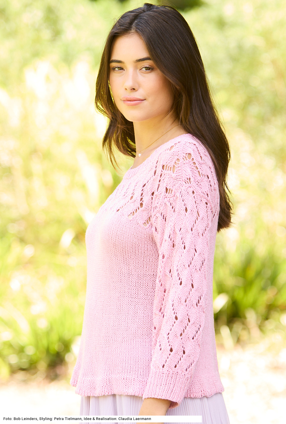 Modellansicht Bild 3: Pulli mit Ajourzopfmuster