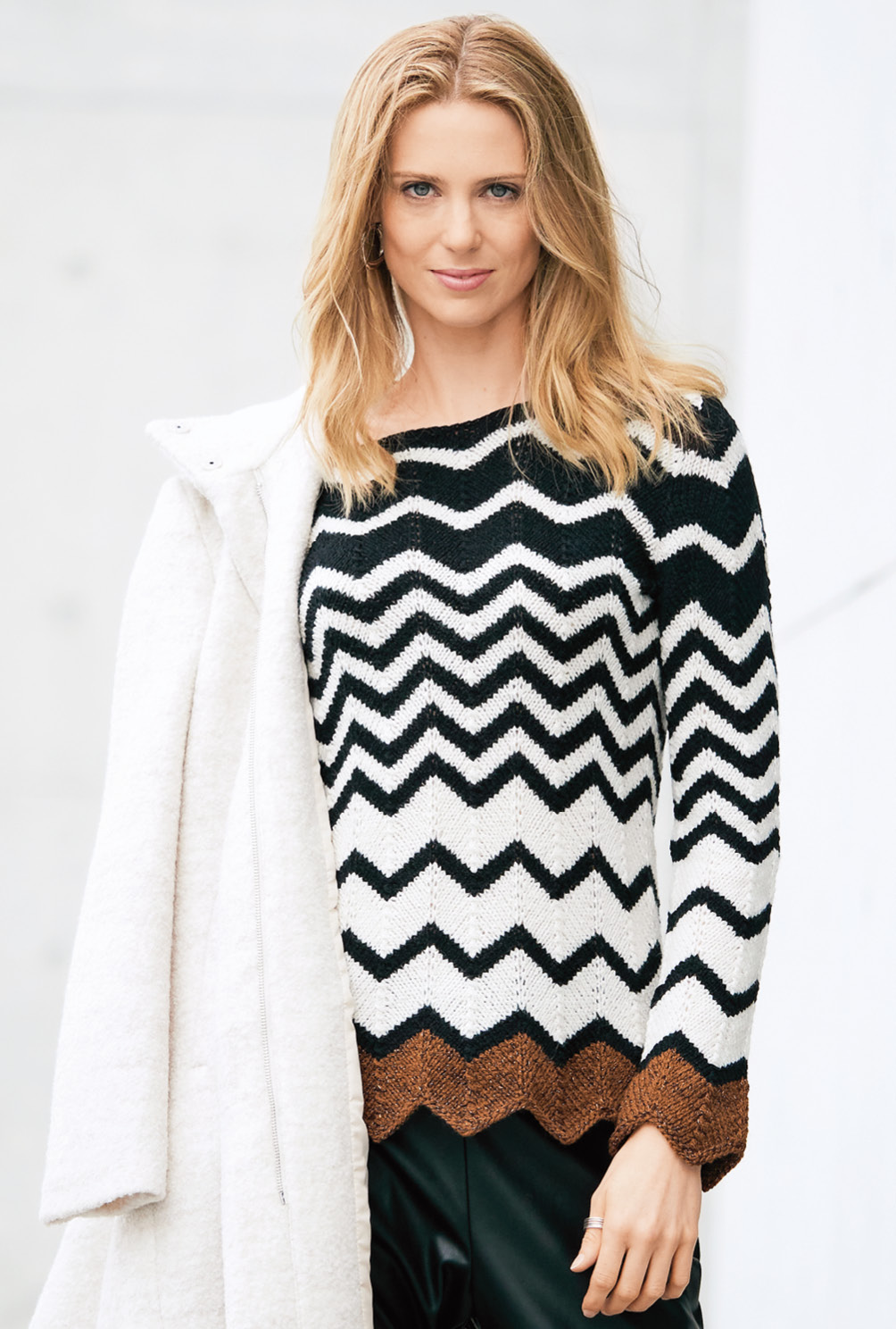 Modellansicht Bild 3: Pulli im Zackenmuster