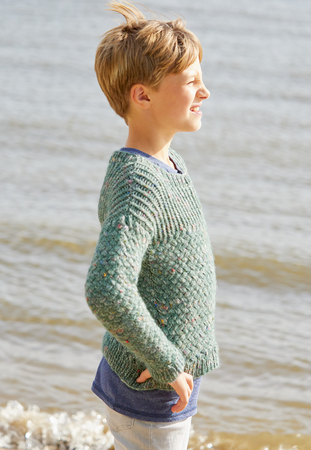 Modellansicht Bild 3: Tweedpulli mit Flechtmuster