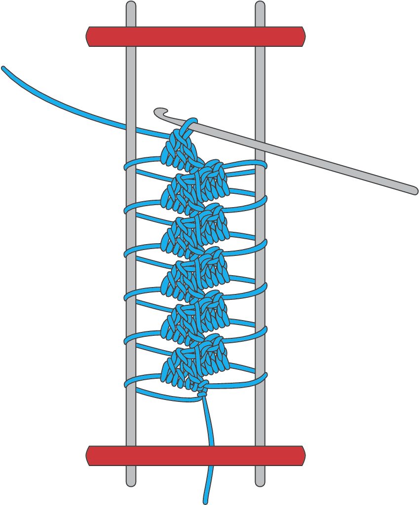 Blaue, selbstgemachte Häkelarbeit mit markantem Muster, kreativ gestaltet mit Häkelnadel.