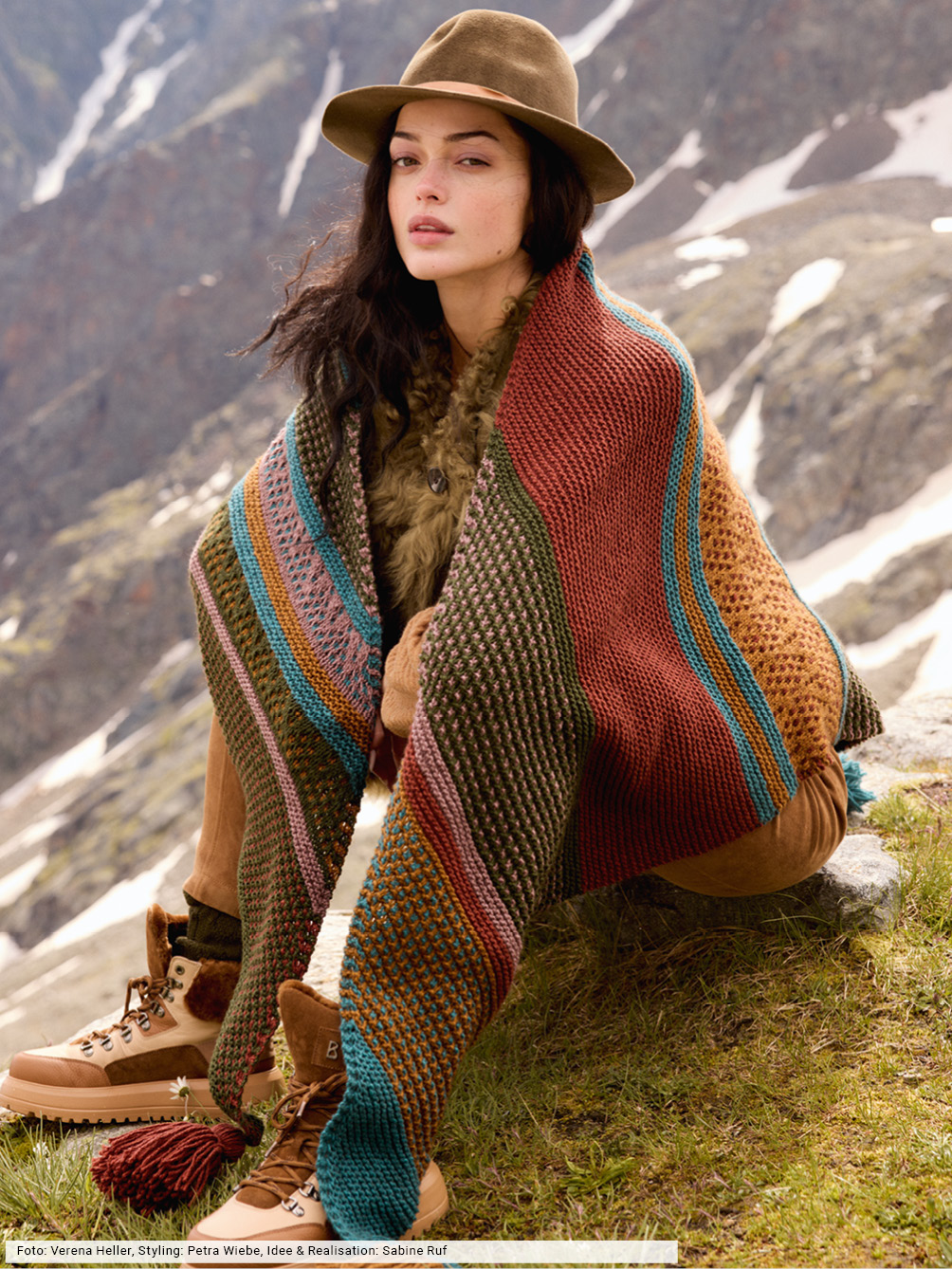 Modellansicht Bild 1: Dreiecktuch im Mustermix mit Quasten