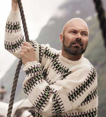 Handgemachter Pullover, cremefarben, geometrisches Muster in schwarz/grün. Modisch und einzigartig.