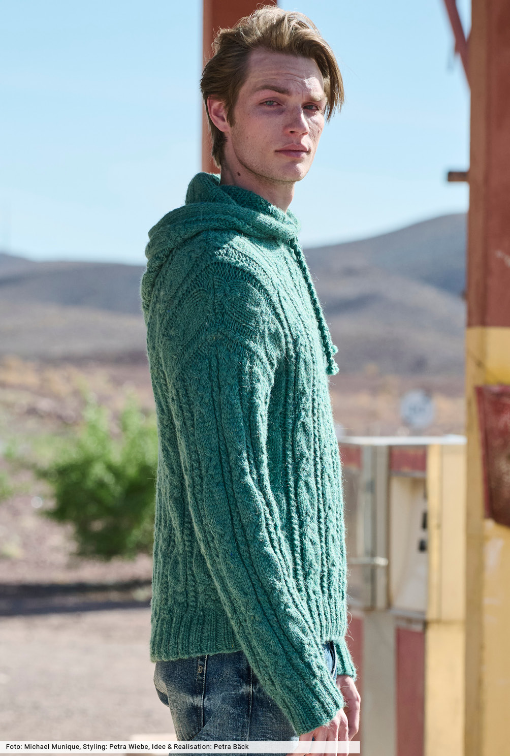 Modellansicht Bild 4: Hoodie mit Zopfstreifen