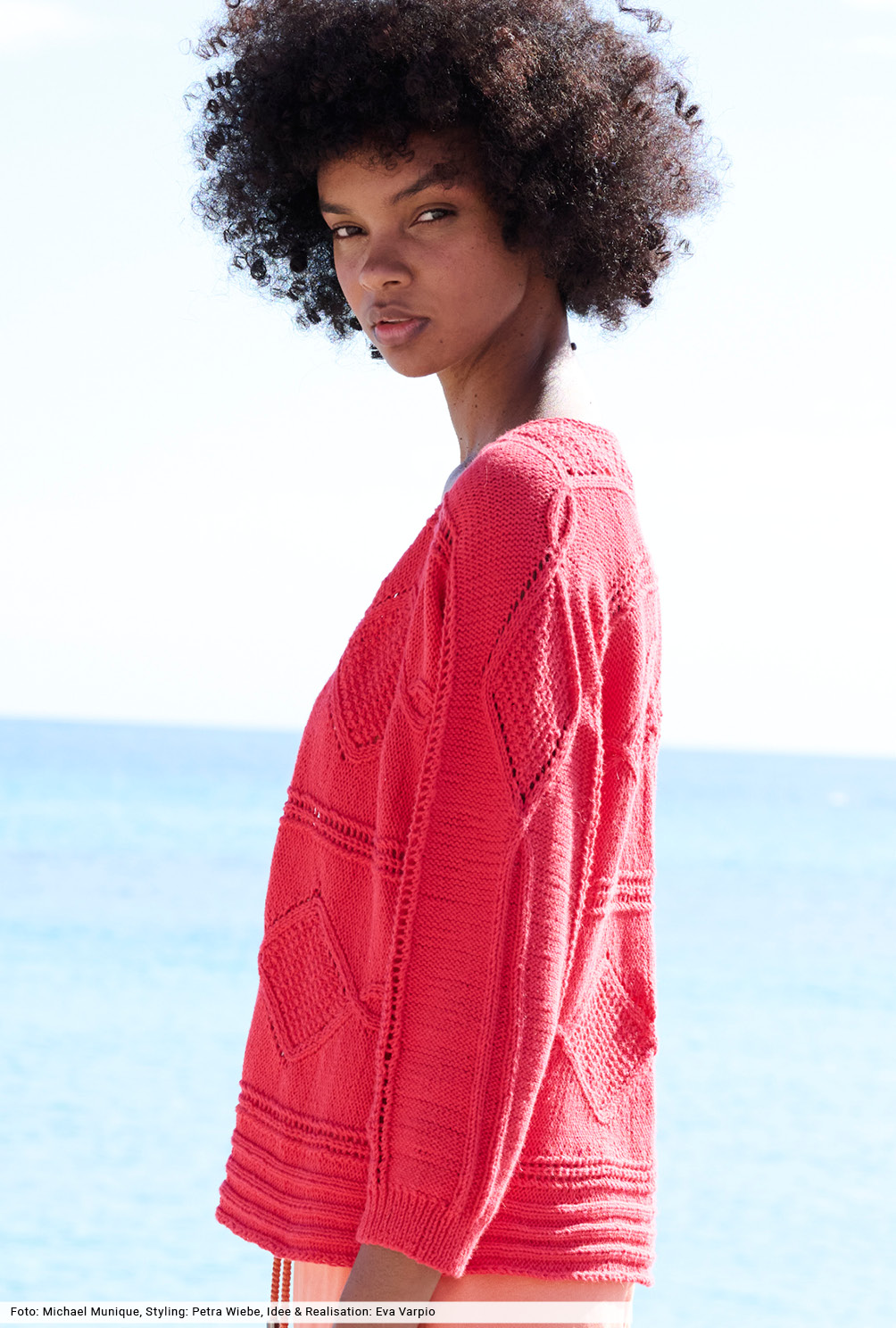 Modellansicht Bild 3: Quergestrickte Jacke