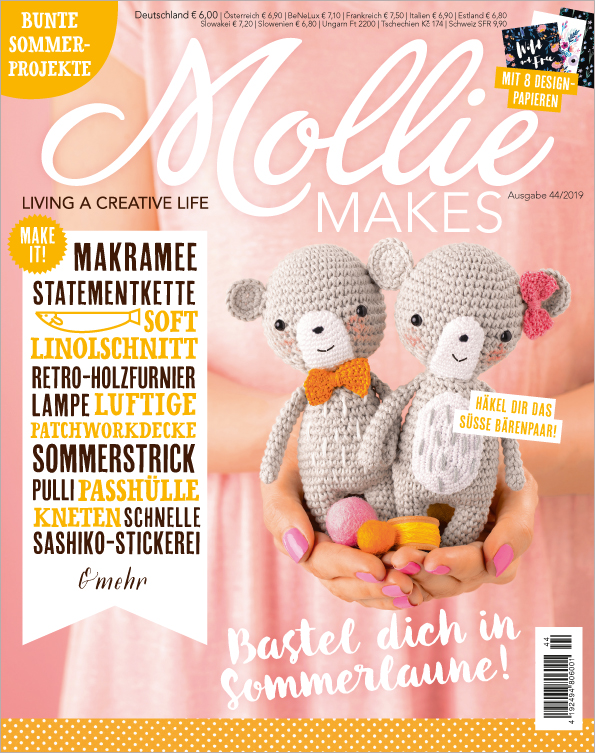 Gehäkelte Teddys, grau, mit bunten Accessoires, handgemacht, detailreich, modisch, sommerliche Farben.