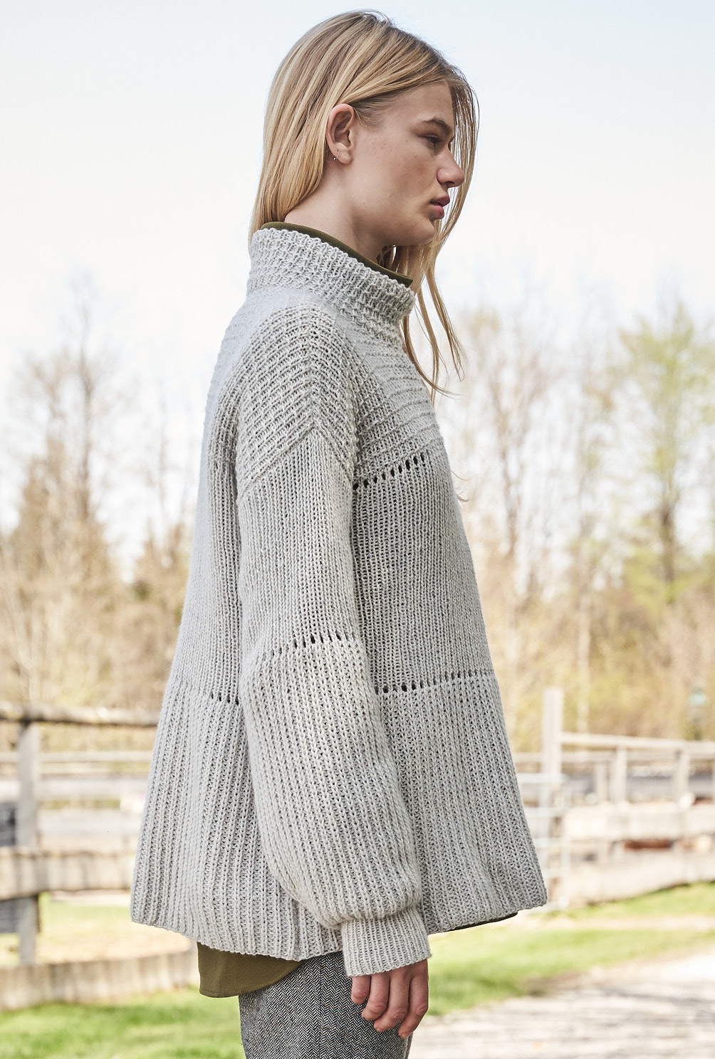 Modellansicht Bild 4: Pulli mit Rippenstrukturen und Schößchen