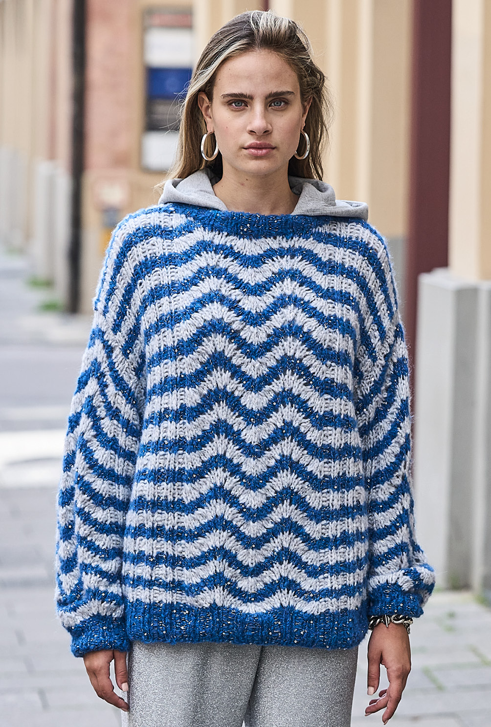 Modellansicht Bild 4: Pulli im Pfauenmuster