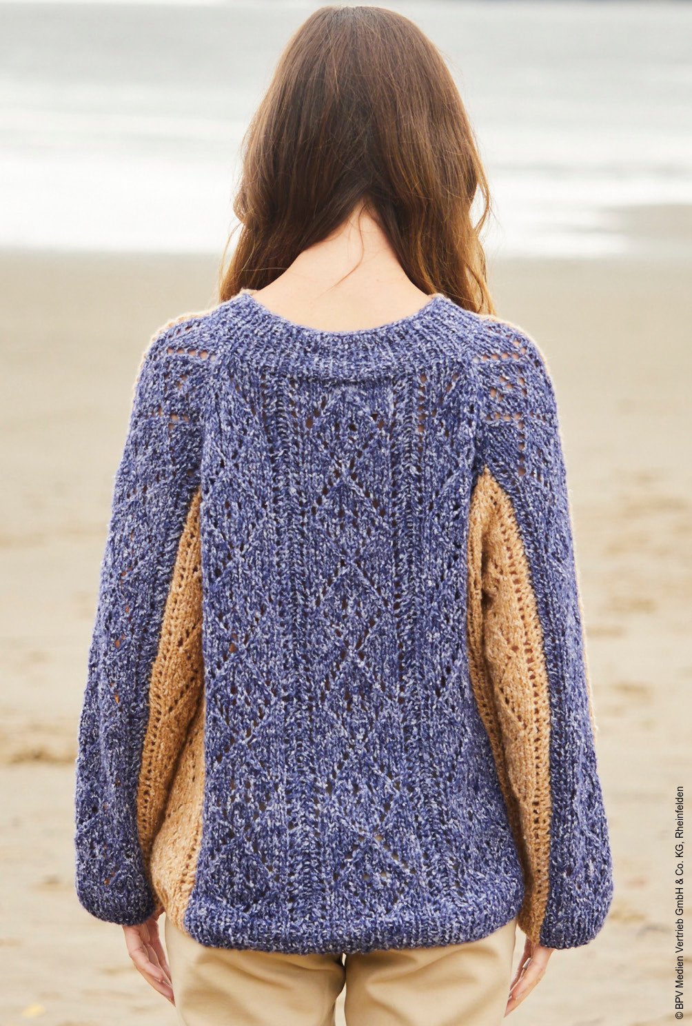 Modellansicht Bild 5: Raglanpullover mit breiten Längsstreifen