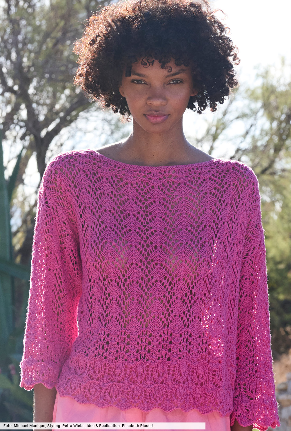 Modellansicht Bild 2: Ajourmusterpulli in Pink