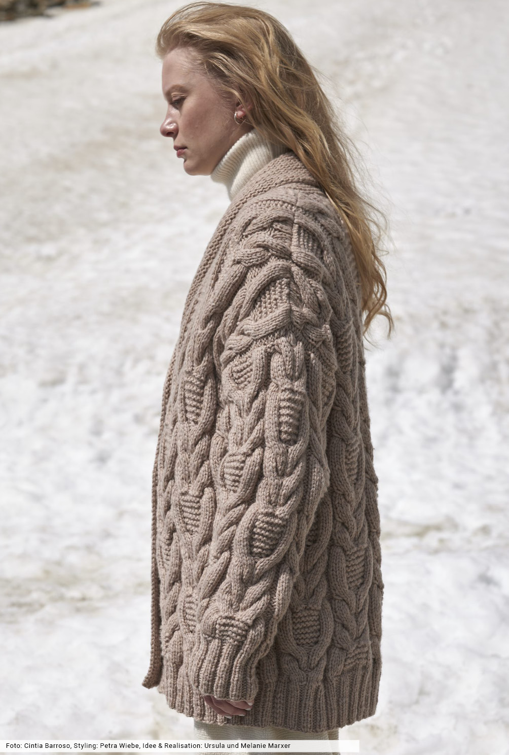 Modellansicht Bild 3: Jacke im Zopfmuster