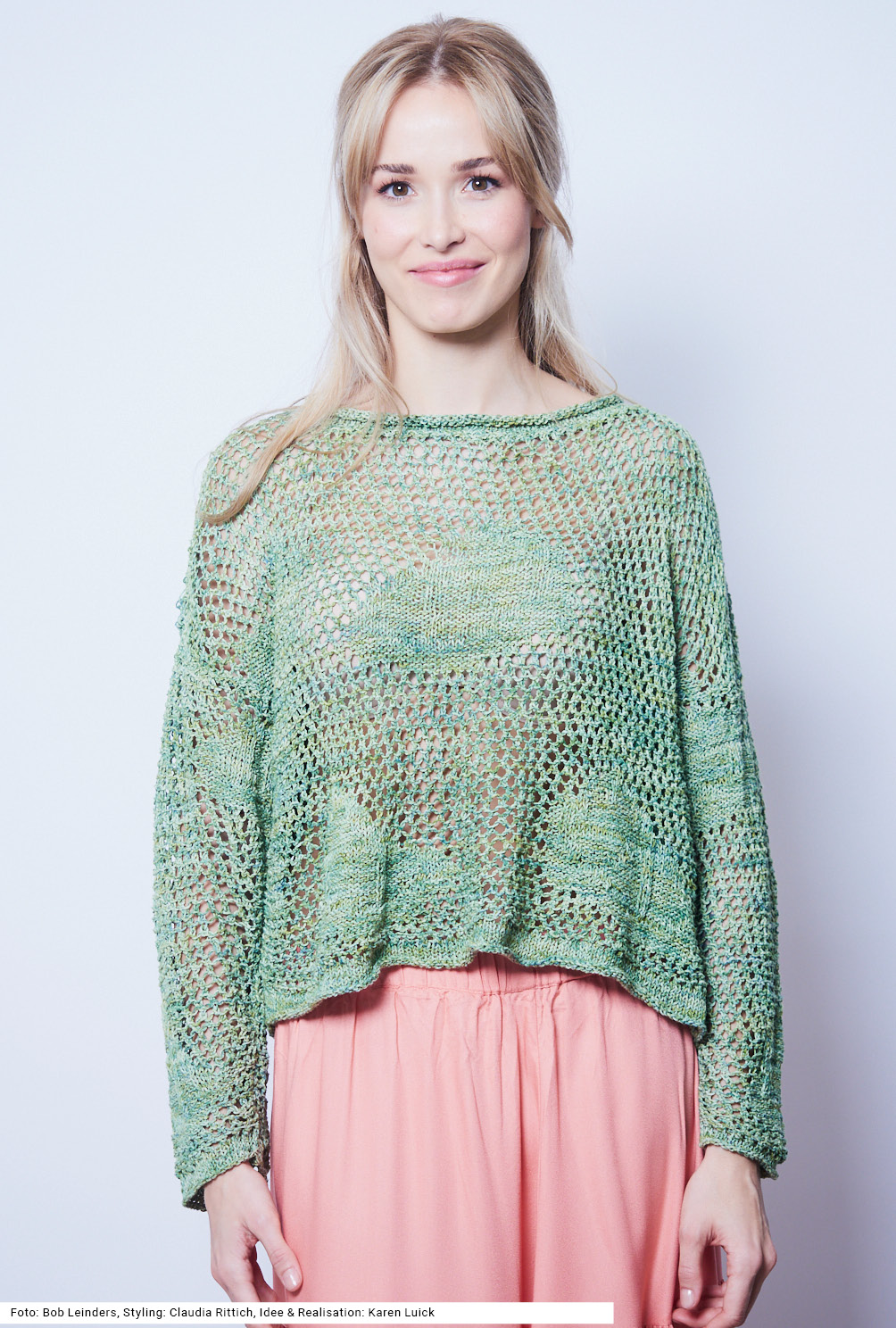 Modellansicht Bild 2: Pulli mit Netzmuster in Grün