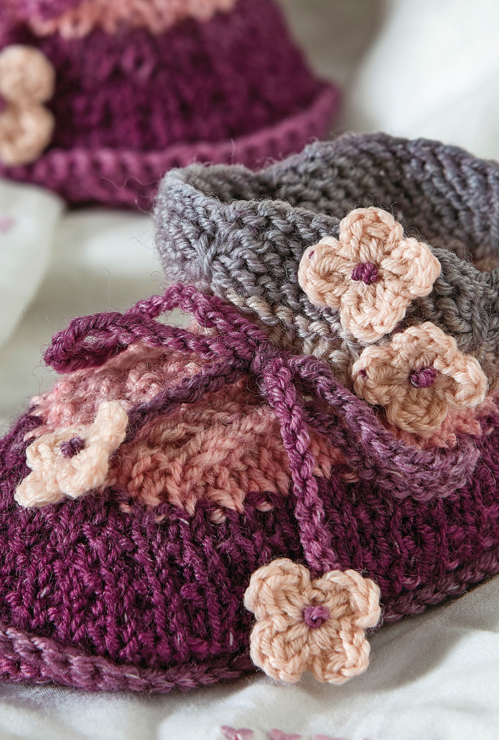 Modellansicht Bild 4: Babyschuhe mit gehäkelten Blümchen