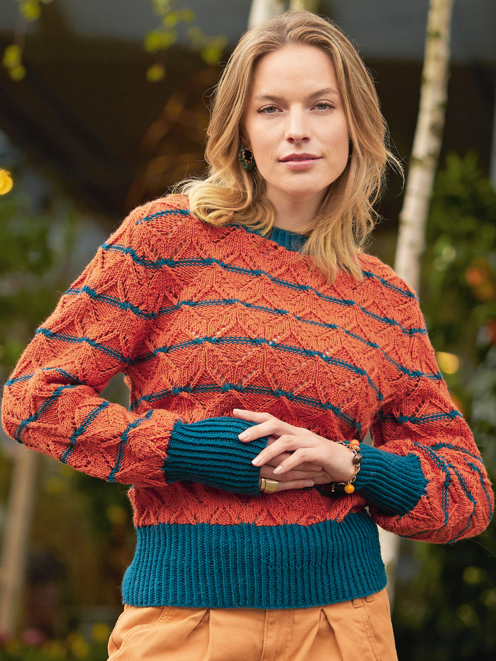 Pullover mit Ajour-Rautenmuster und Streifen Modellansicht Bild 1: Pullover mit Ajour-Rautenmuster und Streifen