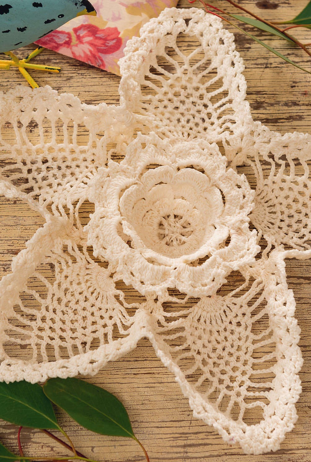 Modellansicht Bild 4: Zarte gehäkelte Osterschale in Ecru