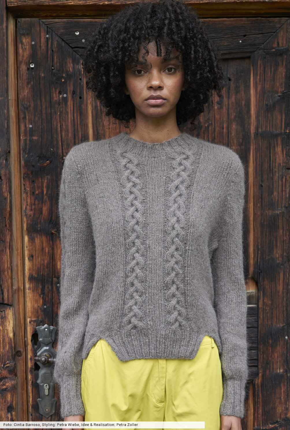 Modellansicht Bild 2: Pulli mit Zopfstreifen