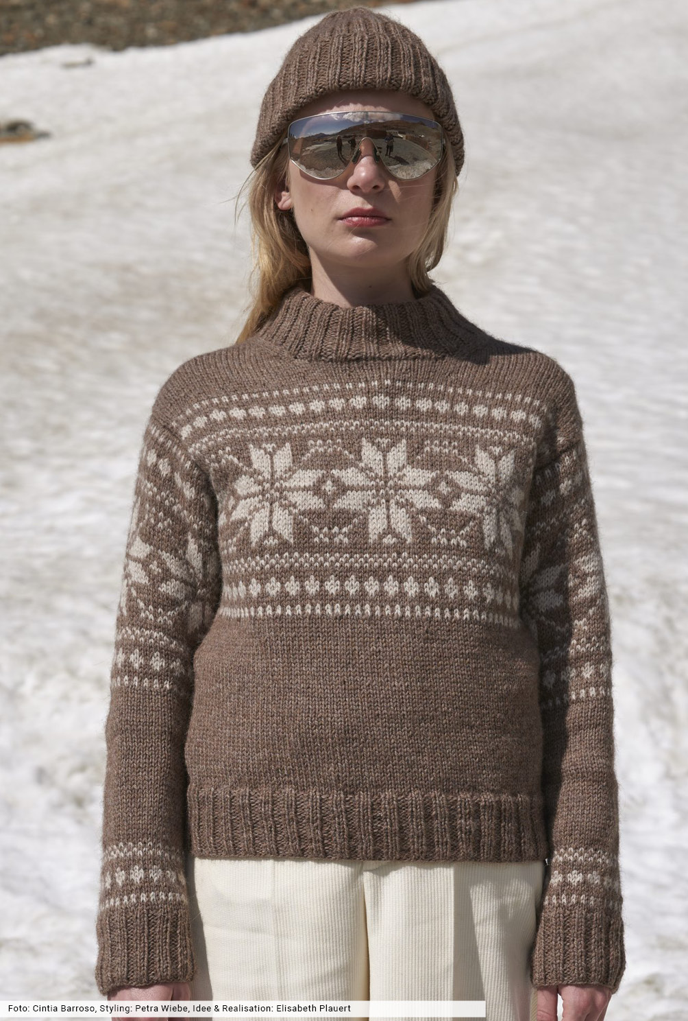 Modellansicht Bild 2: Pulli und Mütze