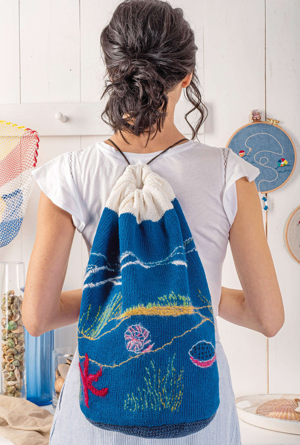 Modellansicht Bild 6: Stickbilder und Matchsack mit Meeresmotiven und Reiseerinnerungen