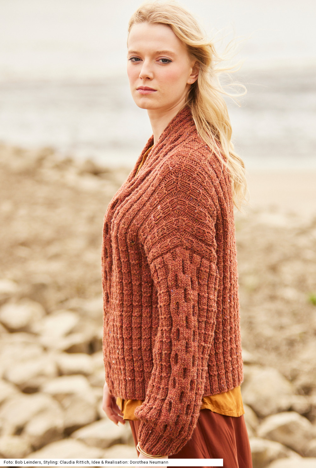 Modellansicht Bild 3: Jacke mit Schalkragen in Braun