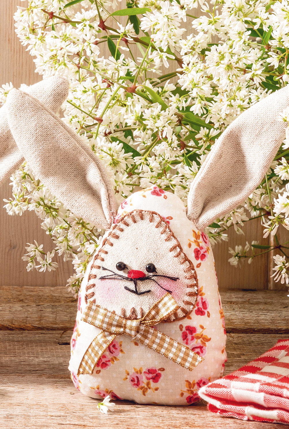 Modellansicht Bild 5: Genähte Hasenfamilie in Beige-Rot-Weiß