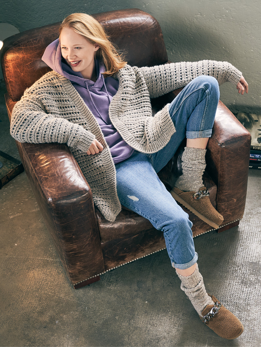 Modellansicht Bild 1: Gemütlicher Cardigan mit Querrippen
