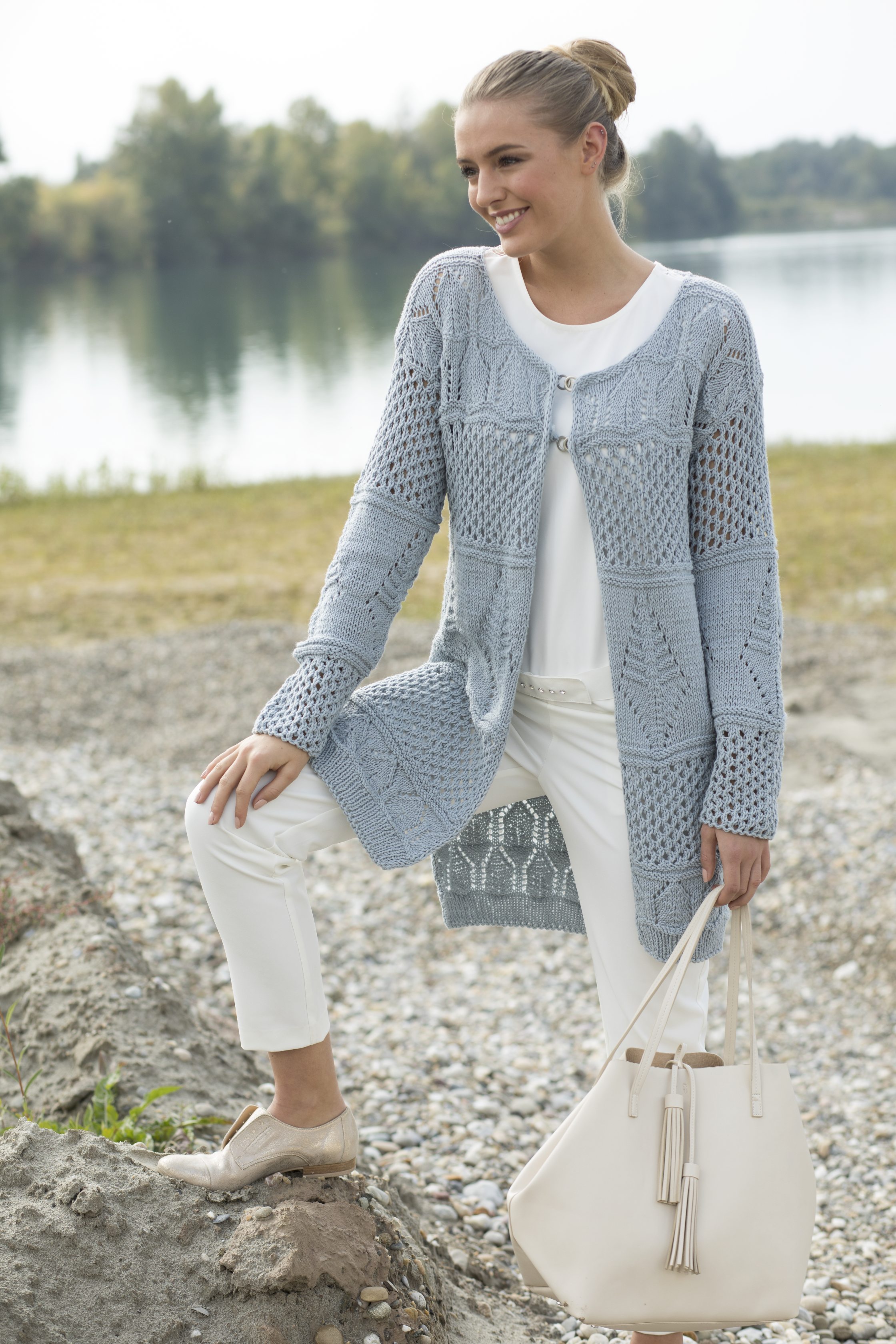 Modellansicht Bild 1: Longjacke im Mustermix