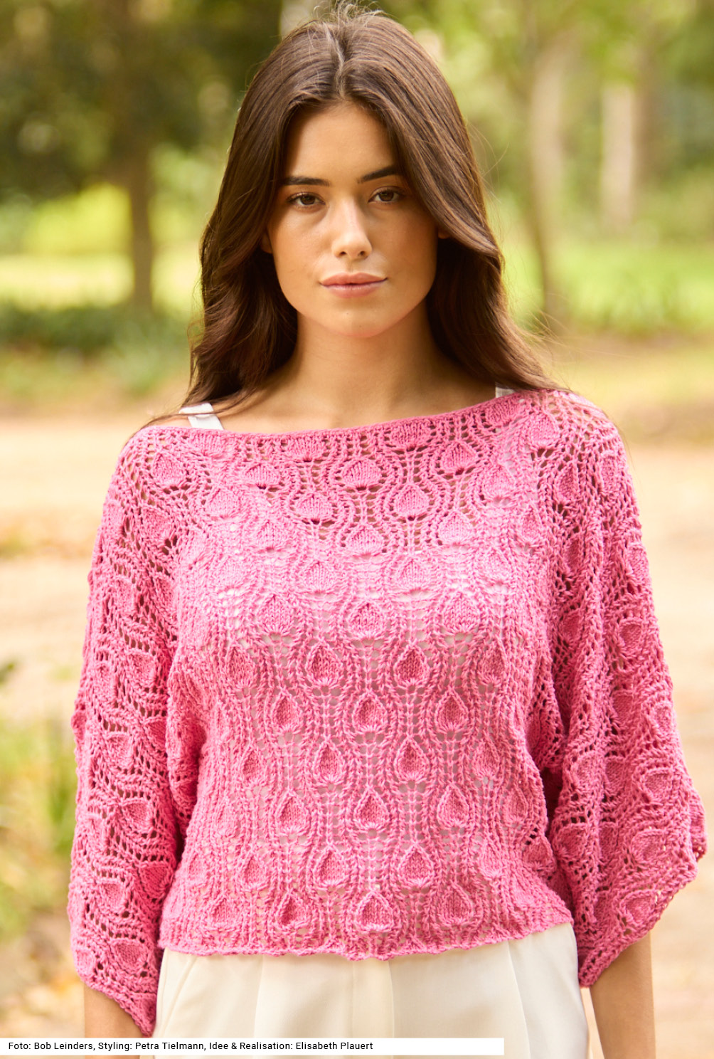 Modellansicht Bild 2: Pullover mit Blattmuster