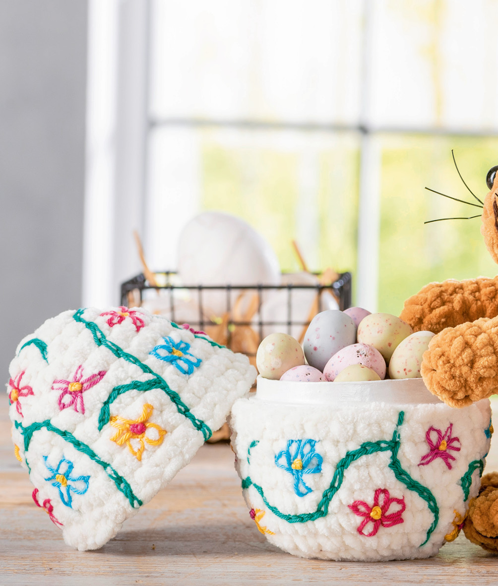 Oster-Häkelset aus Chenille-Wolle: Kuschelhase und XL-Osterei