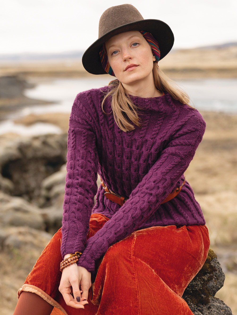 Modellansicht Bild 1: Pulli im Zopfmuster
