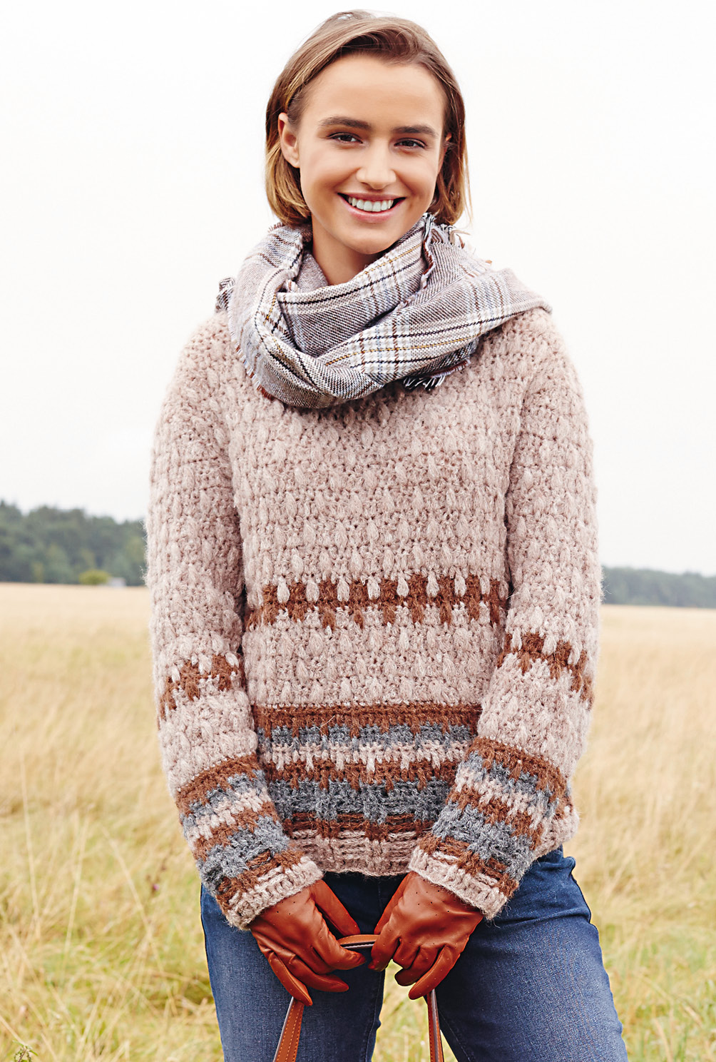 Modellansicht Bild 3: Gerader, gehäkelter Pullover mit mäßigem Trompetenärmel