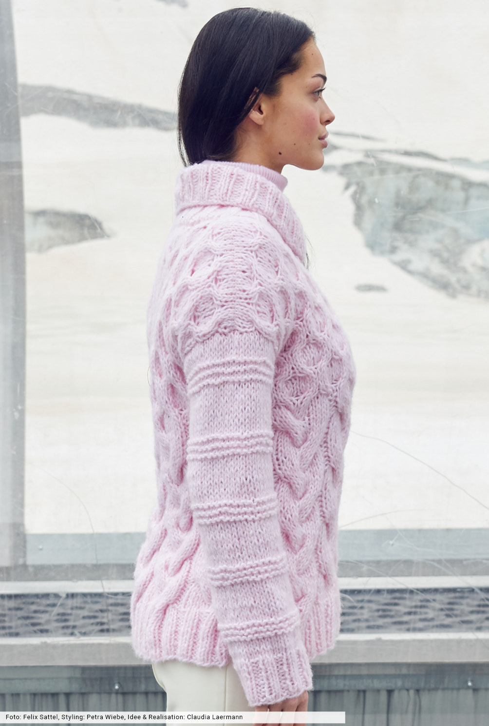 Modellansicht Bild 6: Mustermixpulli mit Zopf- und Wabenstrukturen