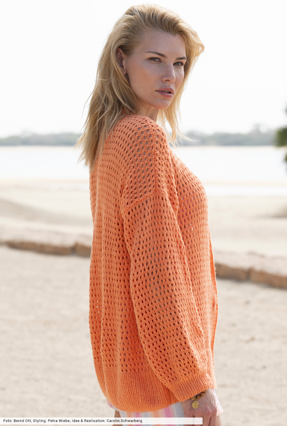 Modellansicht Bild 3: Lochmusterjacke