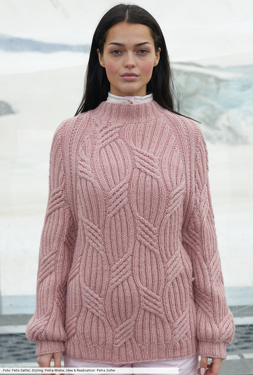 Modellansicht Bild 3: Zopf-Rippenpulli mit Raglanschrägungen