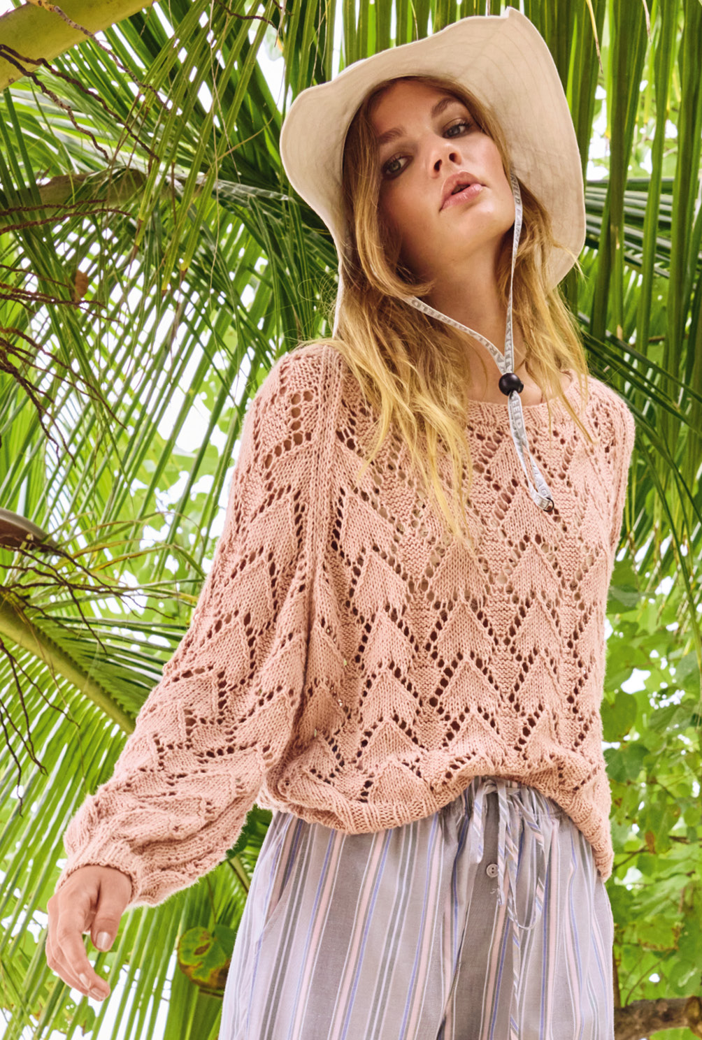 Modellansicht Bild 5: Legerer Ajourmuster-Pulli 