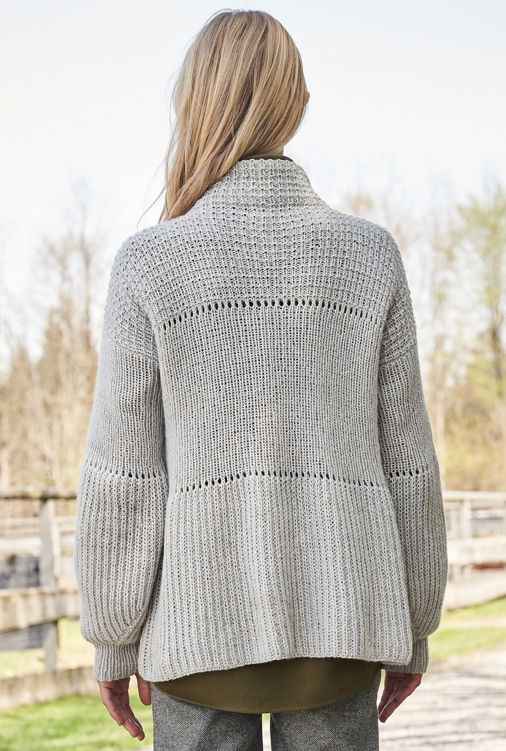 Modellansicht Bild 5: Pulli mit Rippenstrukturen und Schößchen