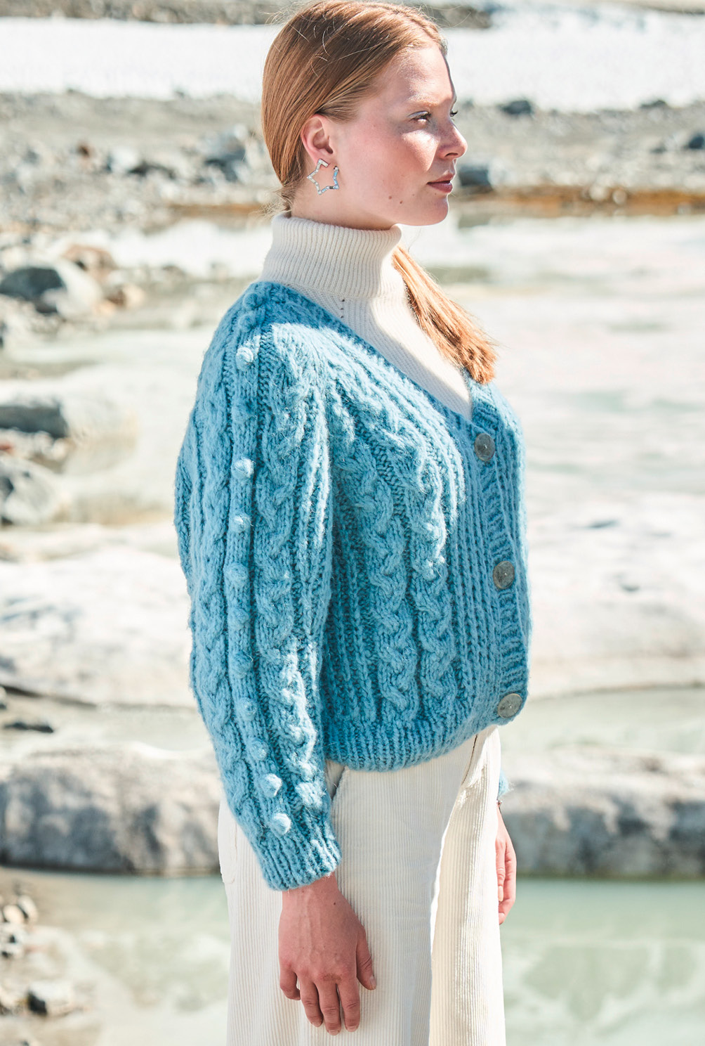 Modellansicht Bild 5: Cardigan mit Schal